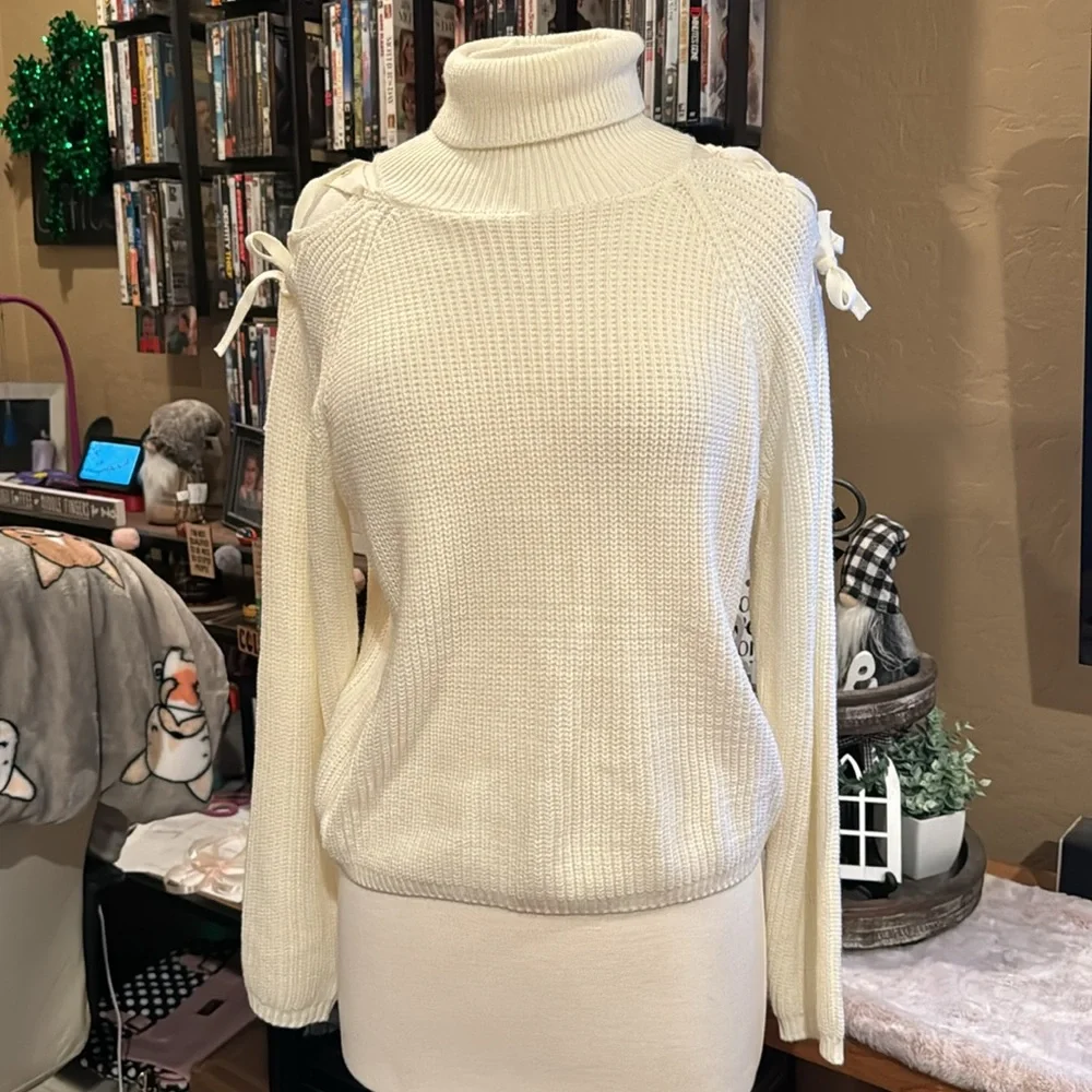 High Collar Long Sleeved Knited light sweater - Picture 5 of 6
